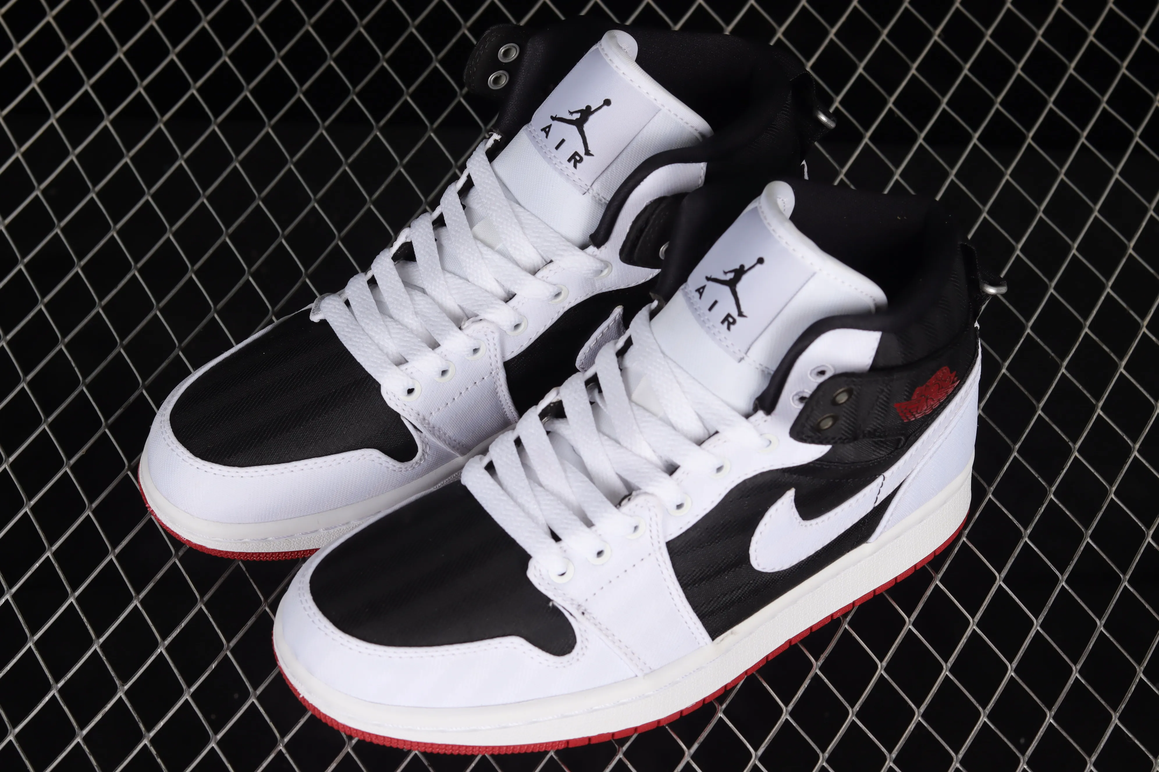 All categories Air Jordan Jordan series basketball shoes Air Jordan 1 Mid G version pure original Air Jordan 1 Mid UT "Black White" AJ1 Joe 1 white, black and purple stitching Zhongbang basketball shoes DD9338-016